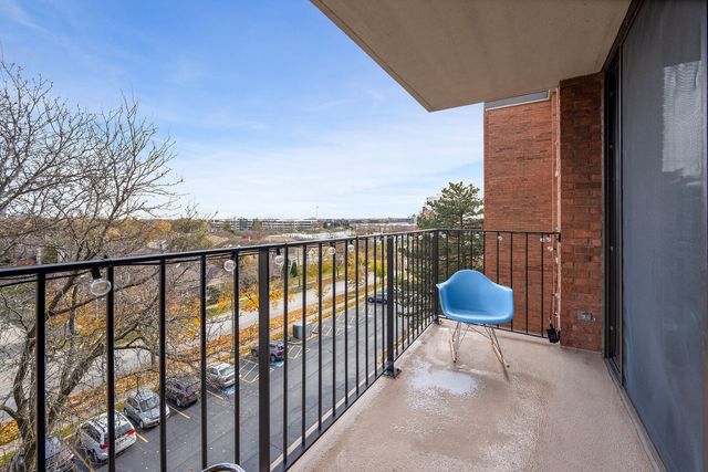 2000 Saint Regis Drive 6B, Lombard, IL 60148