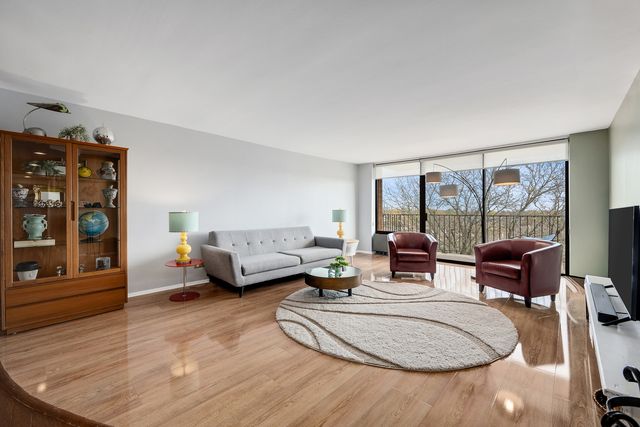 2000 Saint Regis Drive 6B, Lombard, IL 60148