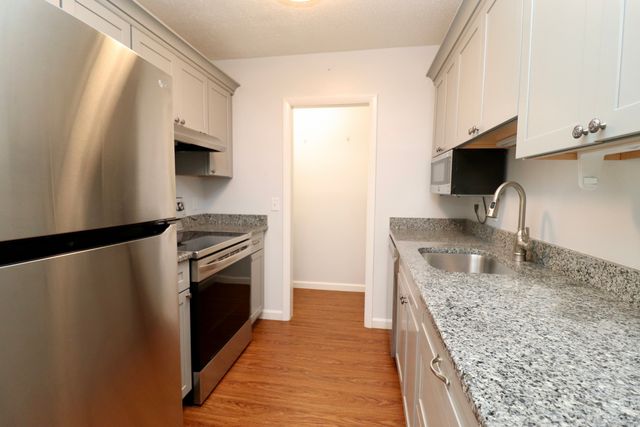 86 Buddington Road APT 3, Groton, CT 06340