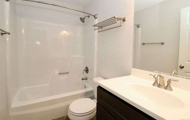 86 Buddington Road APT 3, Groton, CT 06340