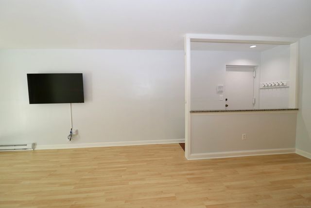86 Buddington Road APT 3, Groton, CT 06340