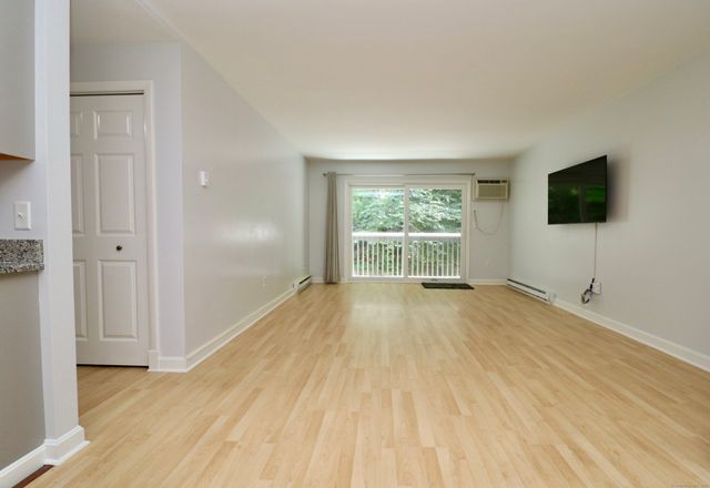 86 Buddington Road APT 3, Groton, CT 06340
