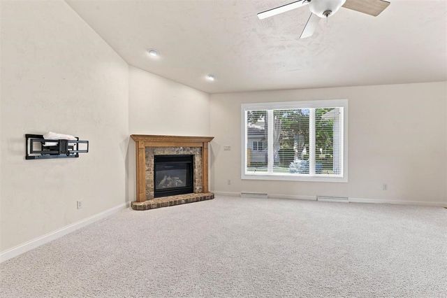 89 PENBROOK CIRCLE, Appleton, WI 54914