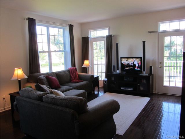 48 High Ridge Lane, Middletown, NY 10940