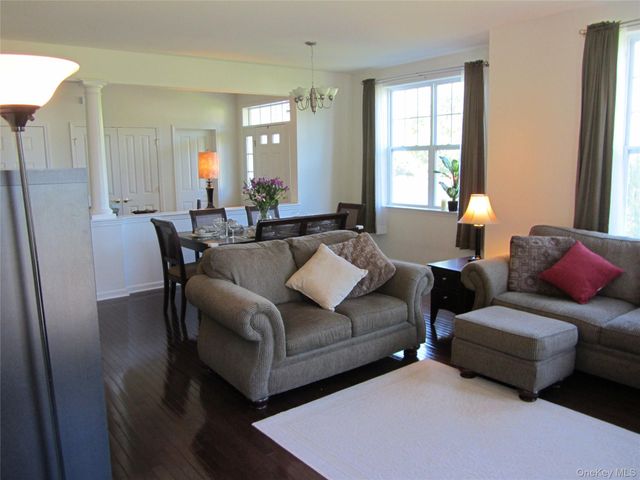 48 High Ridge Lane, Middletown, NY 10940