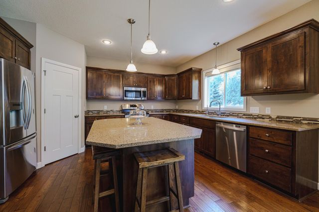 15224 Valley View Drive, Savage, MN 55378