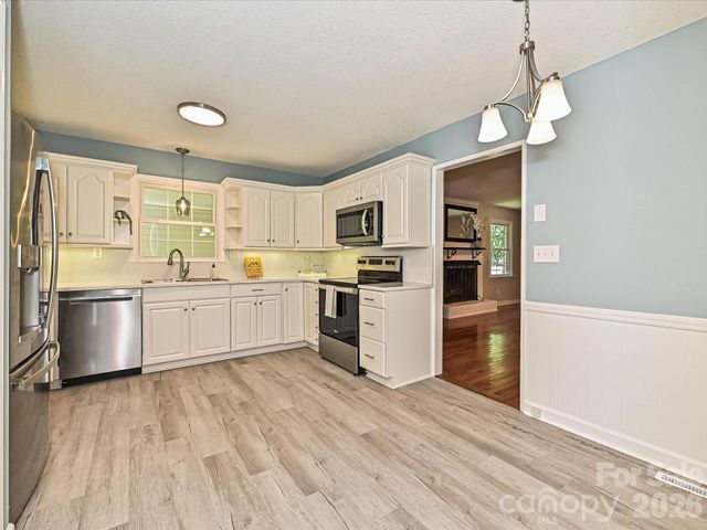 218 Sturbridge Drive, Charlotte, NC 28214