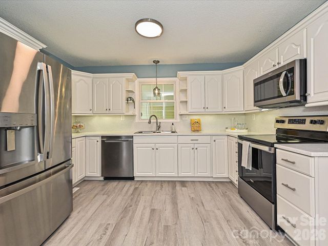 218 Sturbridge Drive, Charlotte, NC 28214
