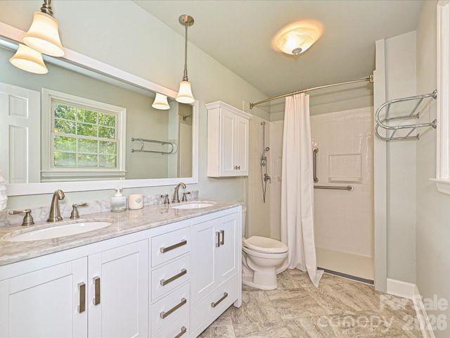218 Sturbridge Drive, Charlotte, NC 28214