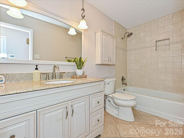 218 Sturbridge Drive, Charlotte, NC 28214