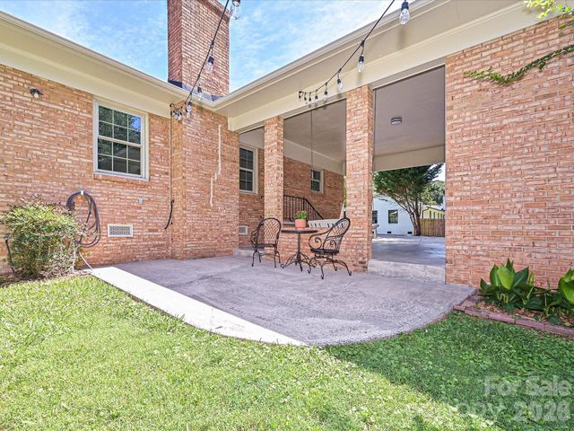 218 Sturbridge Drive, Charlotte, NC 28214