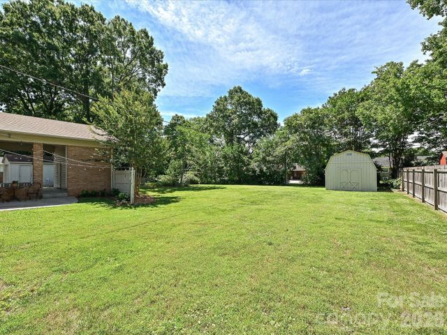218 Sturbridge Drive, Charlotte, NC 28214