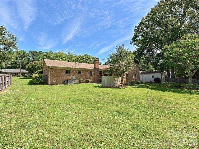 218 Sturbridge Drive, Charlotte, NC 28214