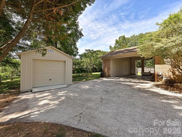 218 Sturbridge Drive, Charlotte, NC 28214