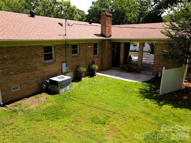 218 Sturbridge Drive, Charlotte, NC 28214
