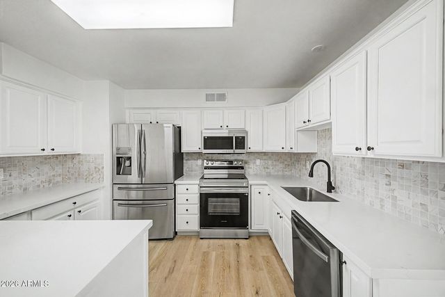 2702 E GROVERS Avenue, Phoenix, AZ 85032