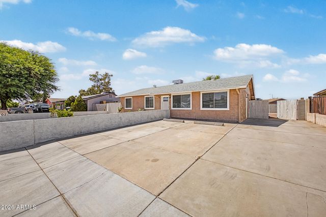 2702 E GROVERS Avenue, Phoenix, AZ 85032