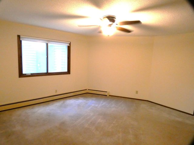 135 Viking Drive E 110, Little Canada, MN 55117