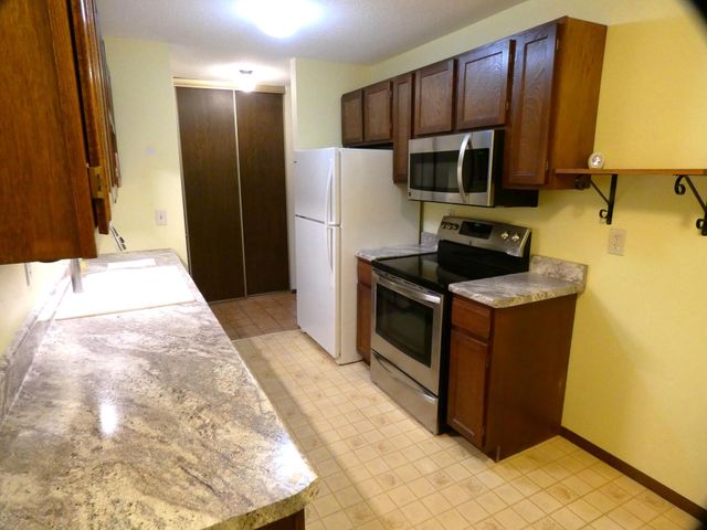 135 Viking Drive E 110, Little Canada, MN 55117
