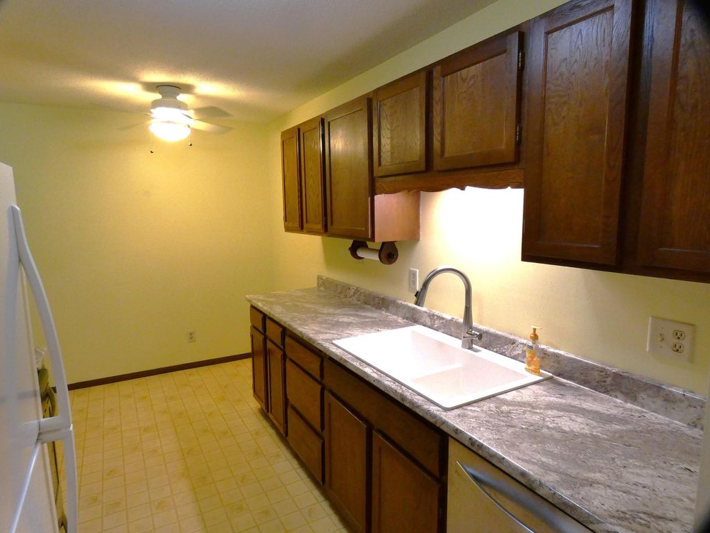 135 Viking Drive E 110, Little Canada, MN 55117 — photo 4
