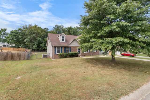 334 Kelsey Dr, Clarksville, TN 37042