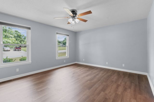 334 Kelsey Dr, Clarksville, TN 37042