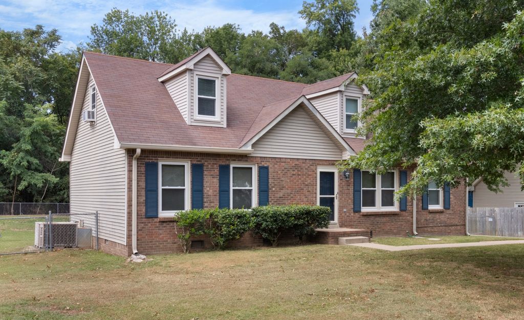 334 Kelsey Dr, Clarksville, TN 37042