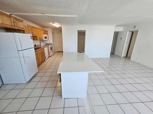 7135 Collins Ave 1821, Miami Beach, FL 33141