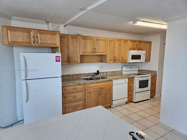 7135 Collins Ave 1821, Miami Beach, FL 33141