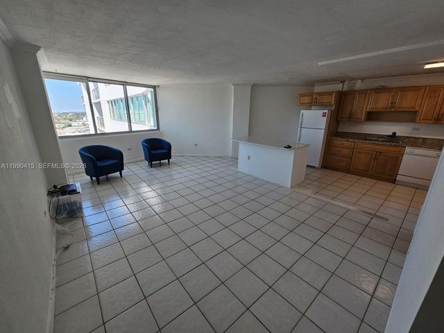 7135 Collins Ave 1821, Miami Beach, FL 33141