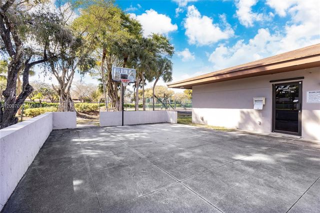 10855 SW 112th Ave 211, Miami, FL 33176