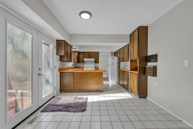 3489 Riverview Court, Wayne, MI 48184