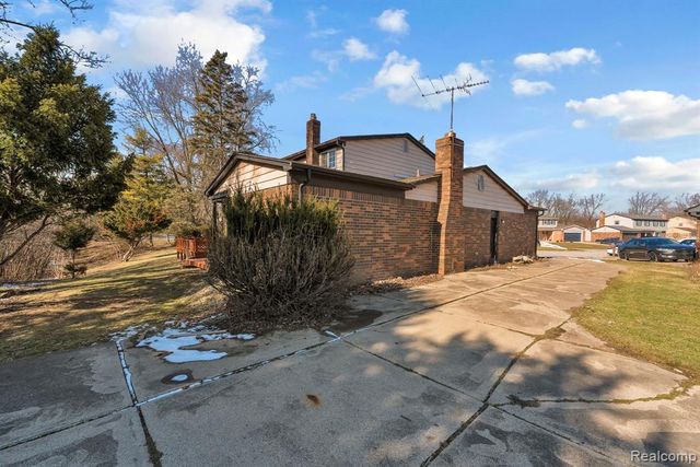 3489 Riverview Court, Wayne, MI 48184