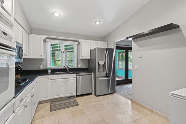 2144 Valley View Place, Saint Paul, MN 55119