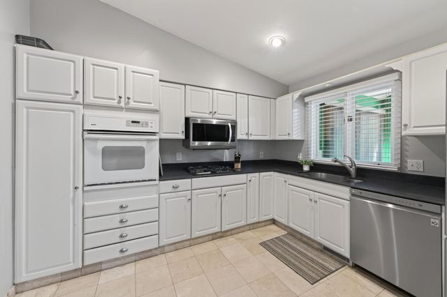 2144 Valley View Place, Saint Paul, MN 55119