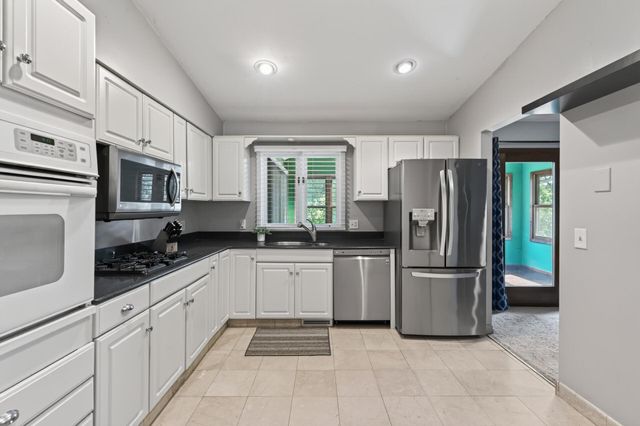 2144 Valley View Place, Saint Paul, MN 55119