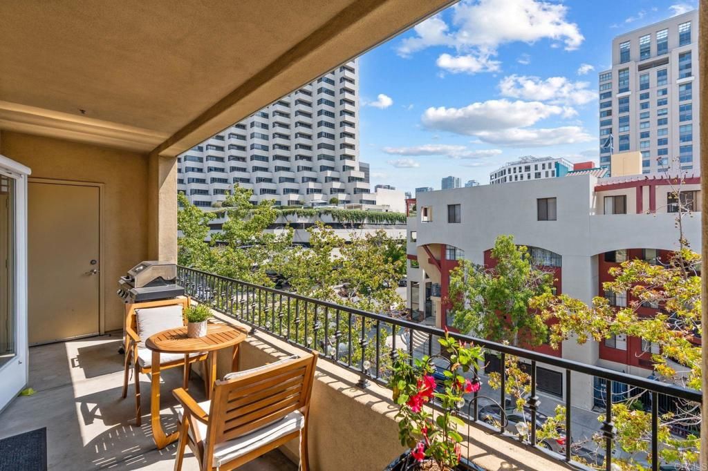 Image 20 of property listing at 301 W G Street 409, San Diego, CA 92101