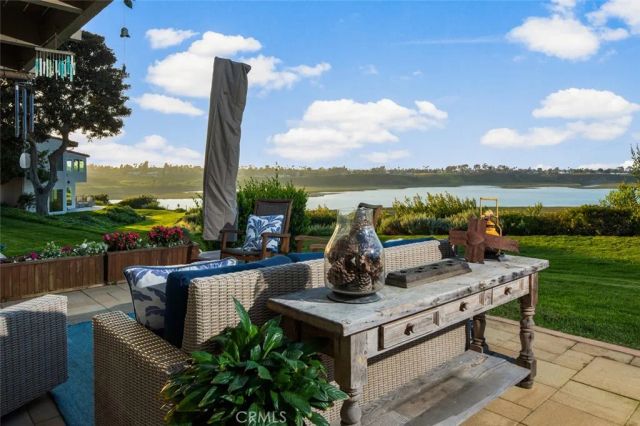 2165 Vista Entrada, Newport Beach, CA 92660