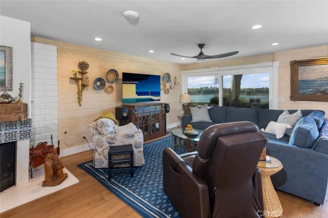 2165 Vista Entrada, Newport Beach, CA 92660