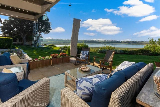 2165 Vista Entrada, Newport Beach, CA 92660