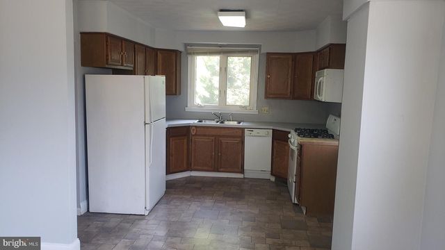 28 AVON AVE, Westville, NJ 08093