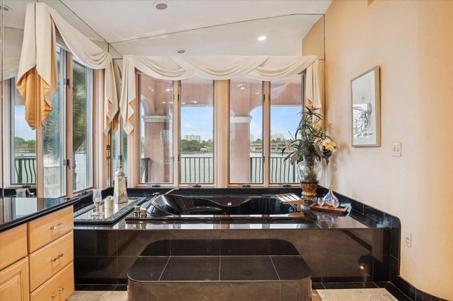 5 Isla Bahia Drive, Fort Lauderdale, FL 33316