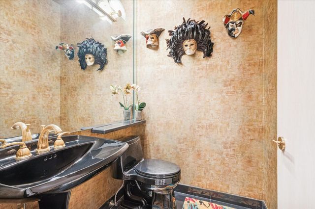 5 Isla Bahia Drive, Fort Lauderdale, FL 33316