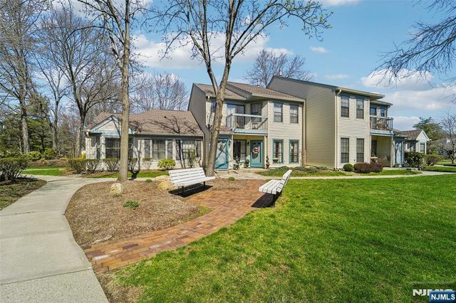 22 Eakens Court, Mahwah, NJ 07430