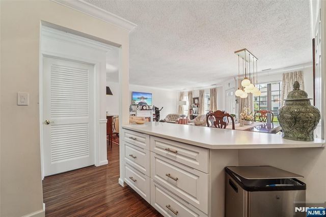 22 Eakens Court, Mahwah, NJ 07430