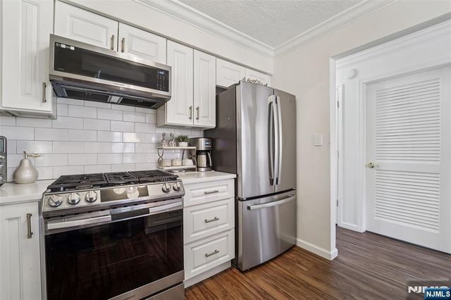 22 Eakens Court, Mahwah, NJ 07430