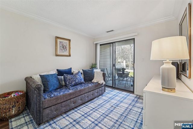 22 Eakens Court, Mahwah, NJ 07430