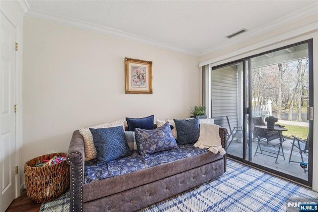 22 Eakens Court, Mahwah, NJ 07430