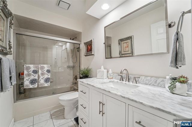 22 Eakens Court, Mahwah, NJ 07430