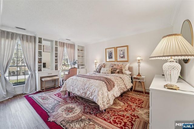 22 Eakens Court, Mahwah, NJ 07430